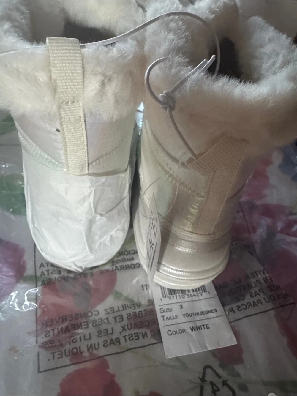 NWT - snow boots Iridescent White Faux Fur Winter Boots